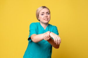 Почему хрустят суставы и когда это опасно